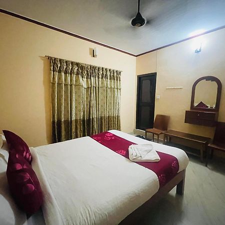 Hotel Peace Ganga Inn Pokhara Exteriör bild