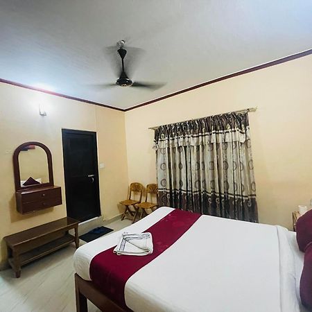 Hotel Peace Ganga Inn Pokhara Exteriör bild