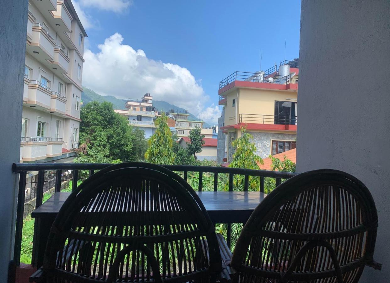 Hotel Peace Ganga Inn Pokhara Exteriör bild