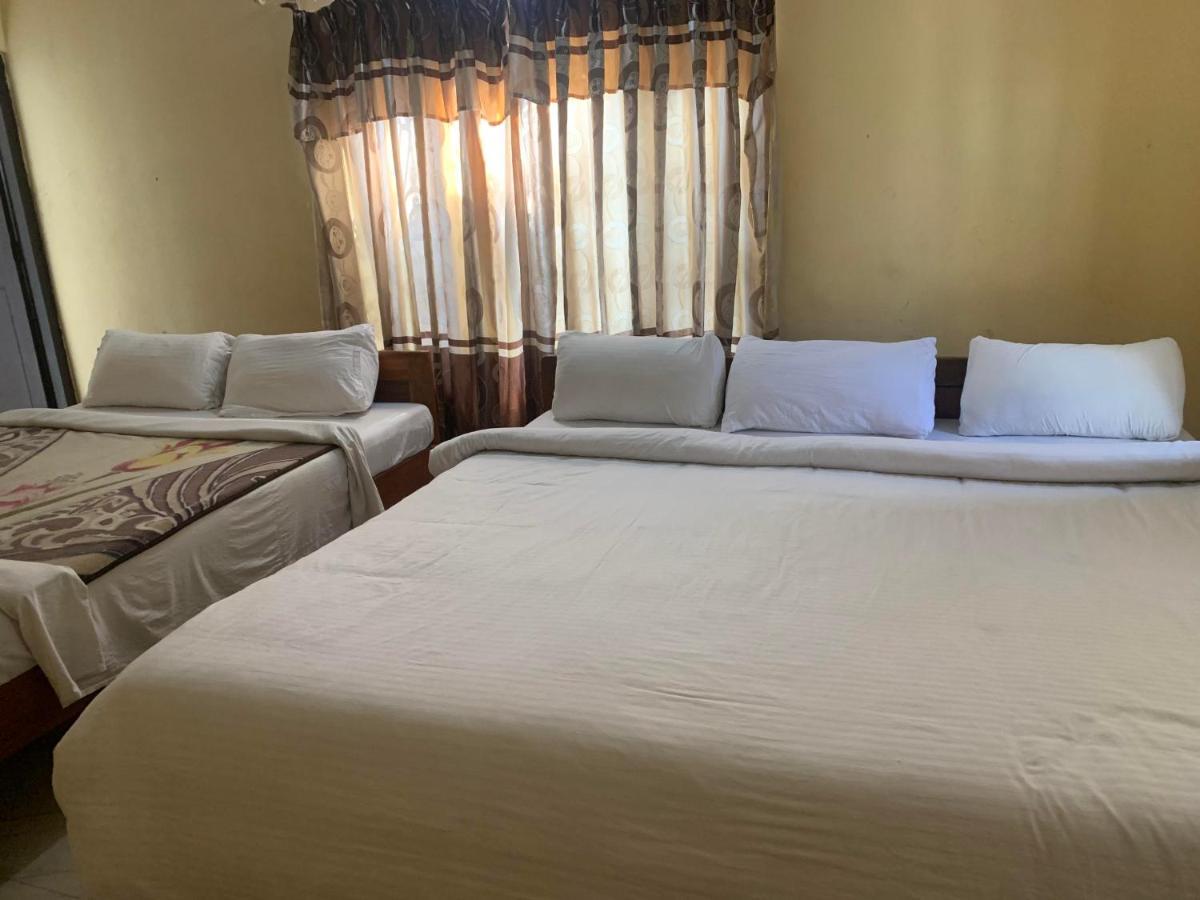 Hotel Peace Ganga Inn Pokhara Exteriör bild