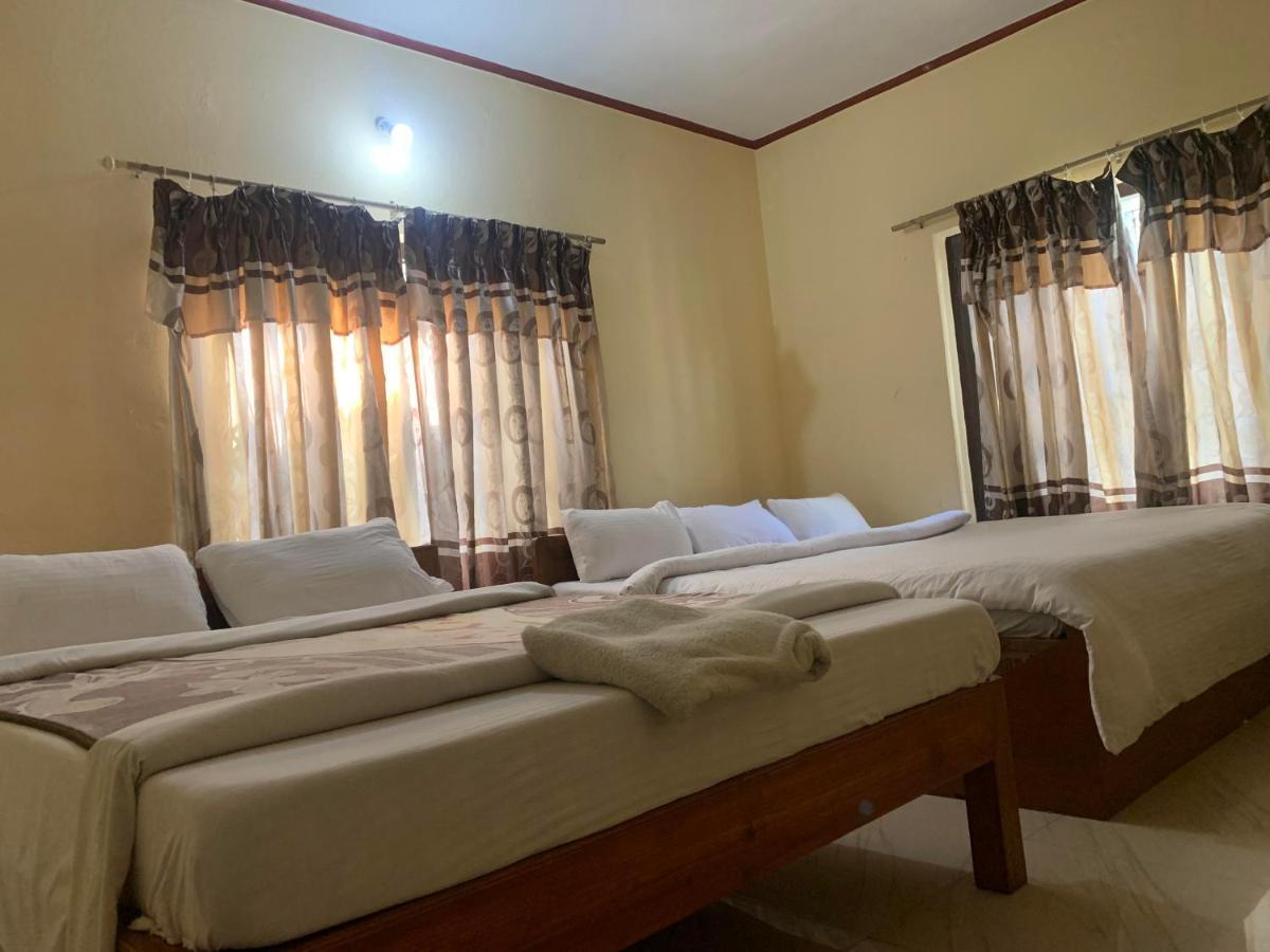 Hotel Peace Ganga Inn Pokhara Exteriör bild