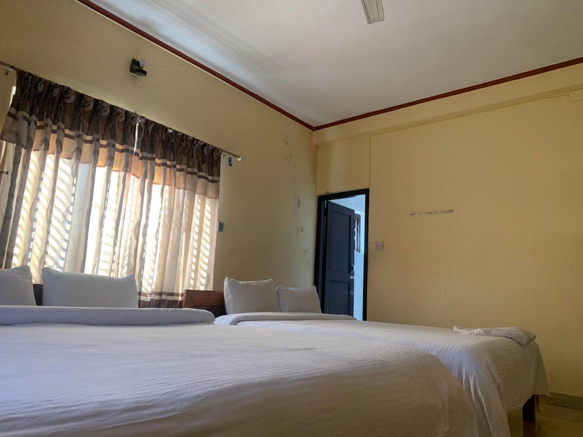 Hotel Peace Ganga Inn Pokhara Exteriör bild