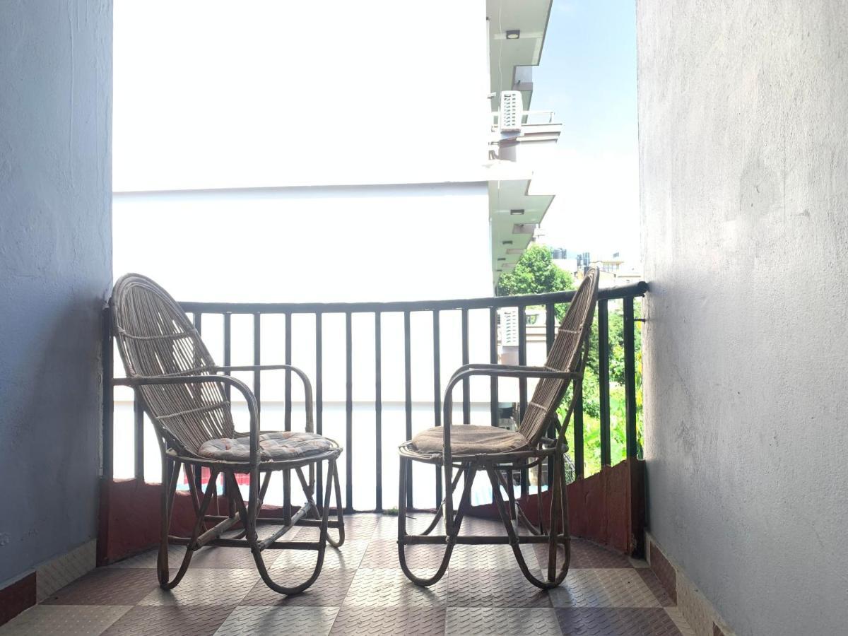 Hotel Peace Ganga Inn Pokhara Exteriör bild