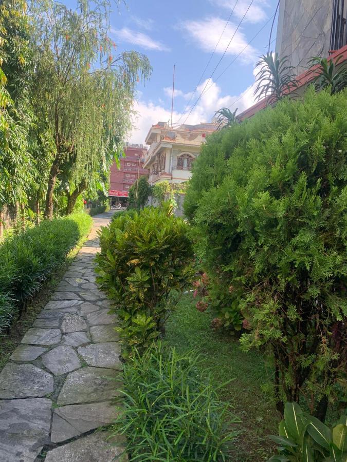 Hotel Peace Ganga Inn Pokhara Exteriör bild
