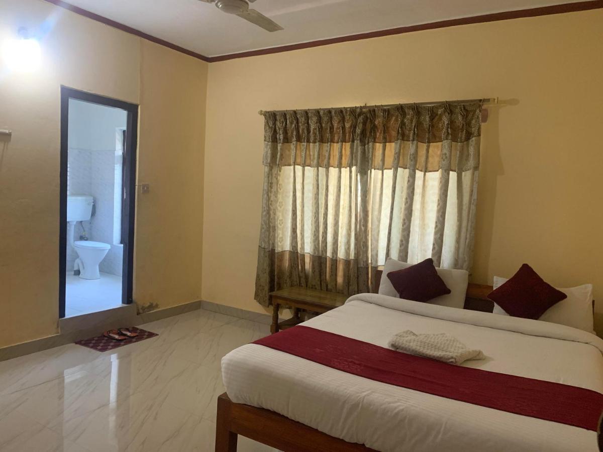 Hotel Peace Ganga Inn Pokhara Exteriör bild