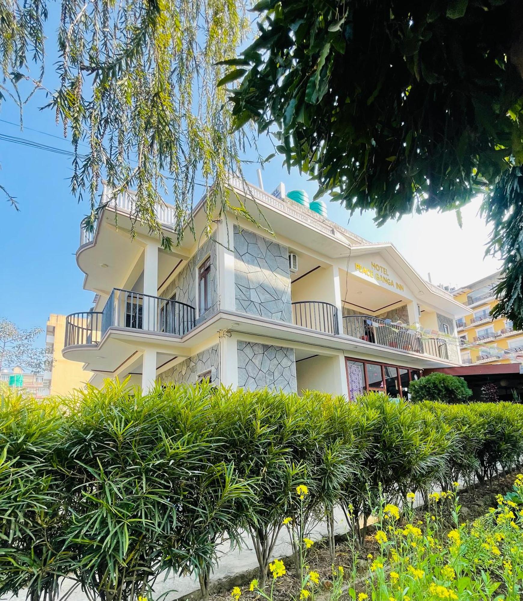 Hotel Peace Ganga Inn Pokhara Exteriör bild