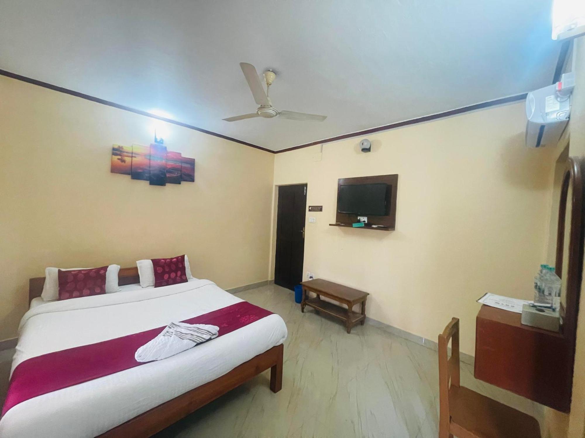 Hotel Peace Ganga Inn Pokhara Exteriör bild