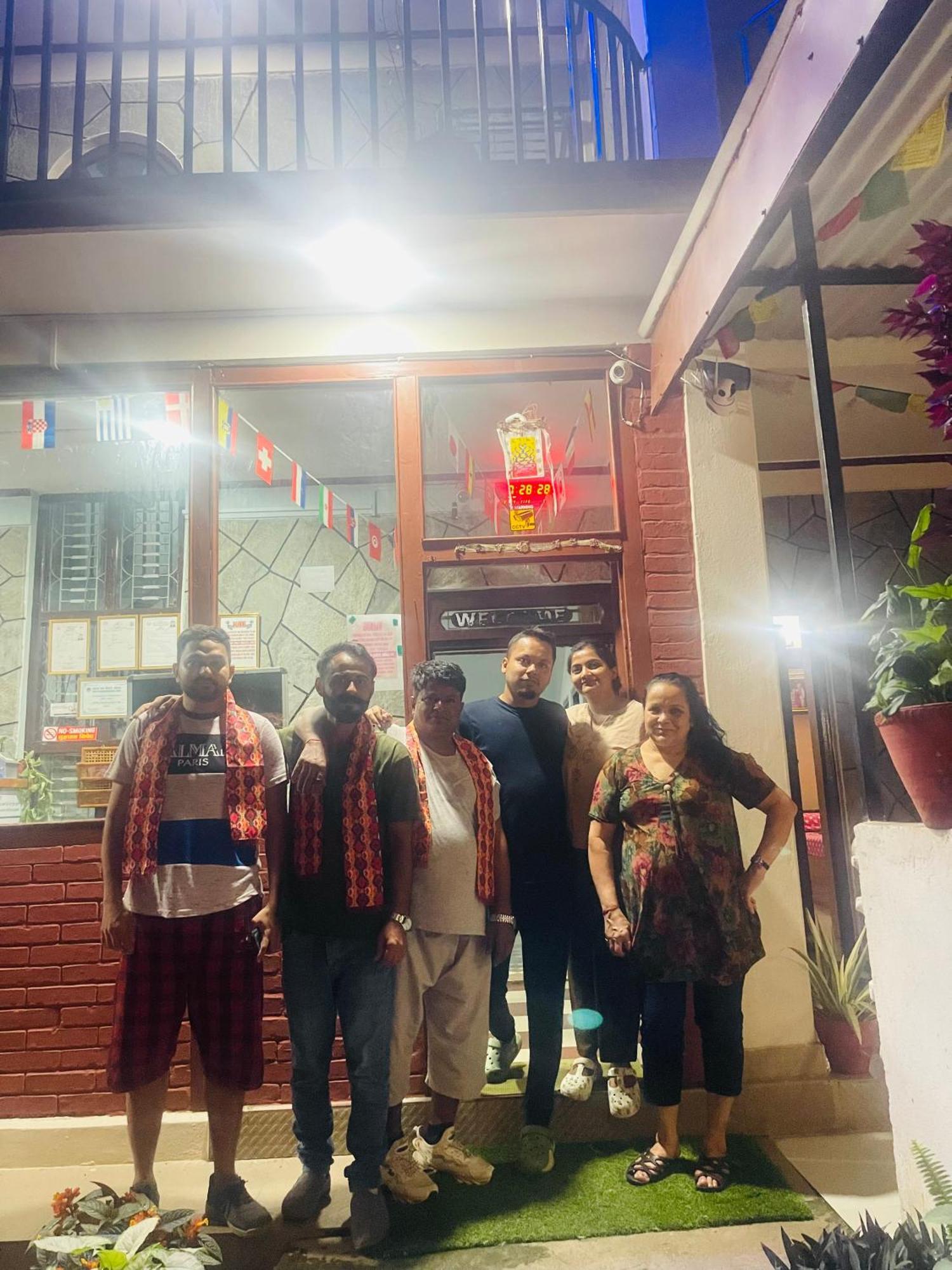 Hotel Peace Ganga Inn Pokhara Exteriör bild