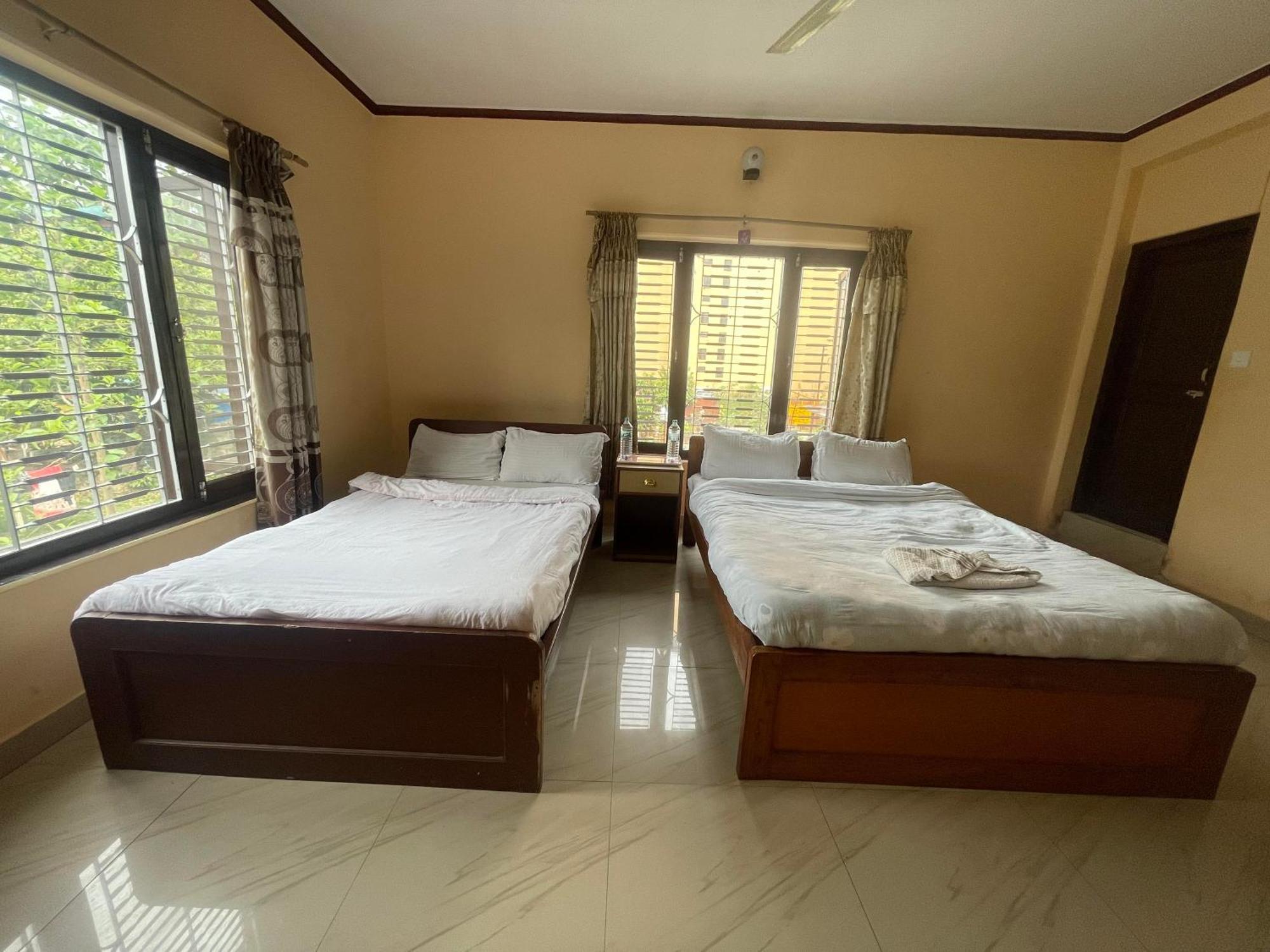 Hotel Peace Ganga Inn Pokhara Exteriör bild